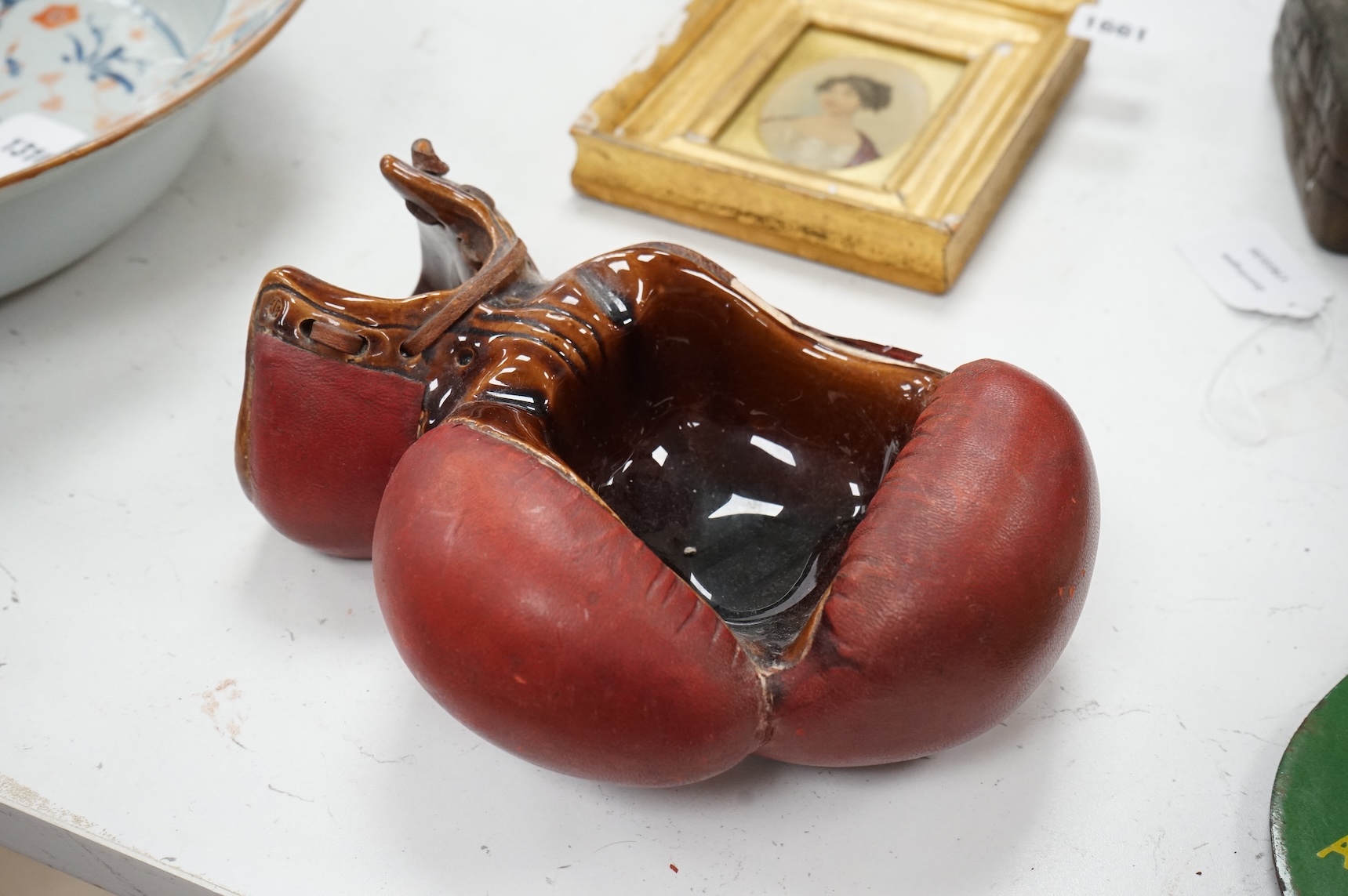 A Longchamp leather boxing glove trinket dish, c.1950s, 23cm wide